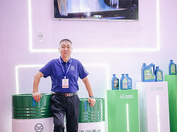 高温下的“长寿”秘诀：中讯液压油的抗氧化与热稳定性